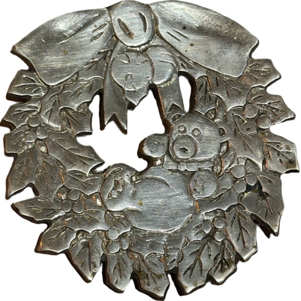 Vintage Brass Christmas Holiday Wreath & Bear Trivet Hot Pad
